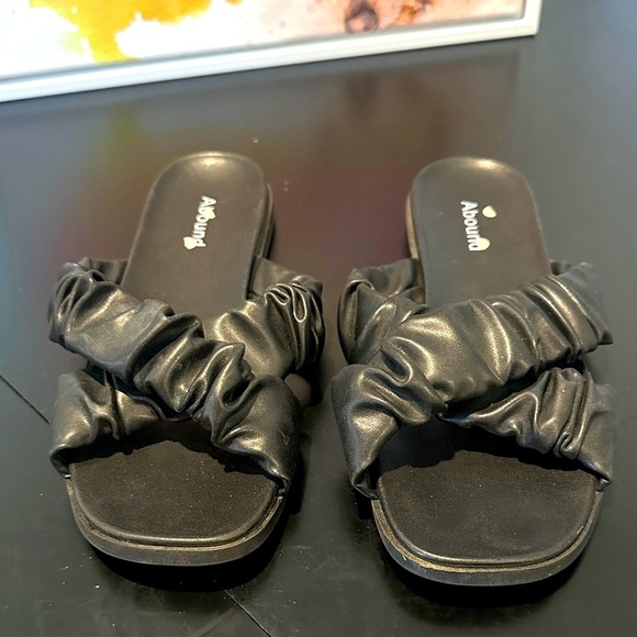 Abound Women's Black Ruched Slide Sandals - Picture 1 of 2